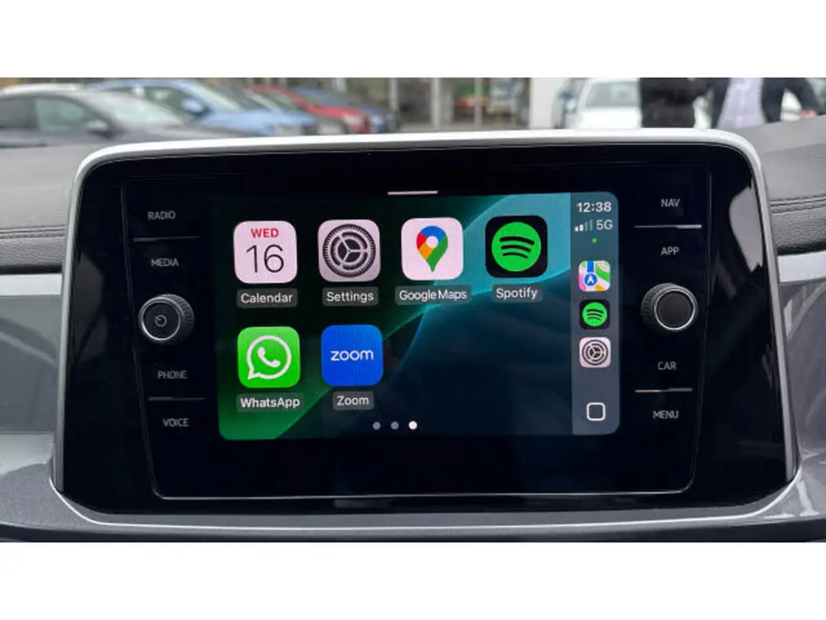 2022-volkswagen-t-roc-15-tsi-style-hatchback-5d-big-39