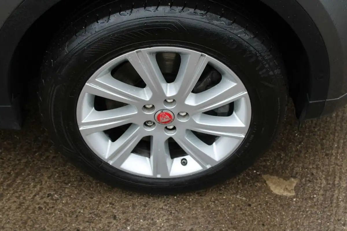 2018-jaguar-e-pace-20-i4-r-dynamic-s-249ps-ss-big-14