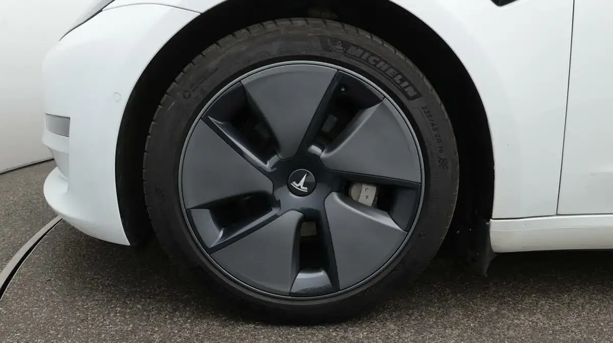 2021-tesla-model-3-e-long-range-4x4-big-18