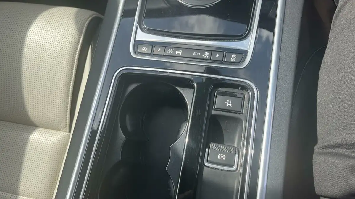2016-jaguar-xf-20td-r-sport-180ps-auto-big-24