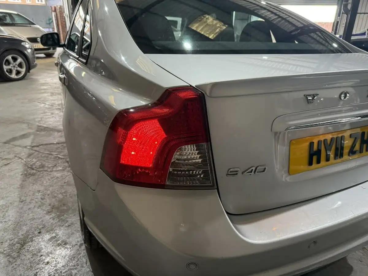 2011-volvo-s40-20td-d3-se-lux-148bhp-big-41