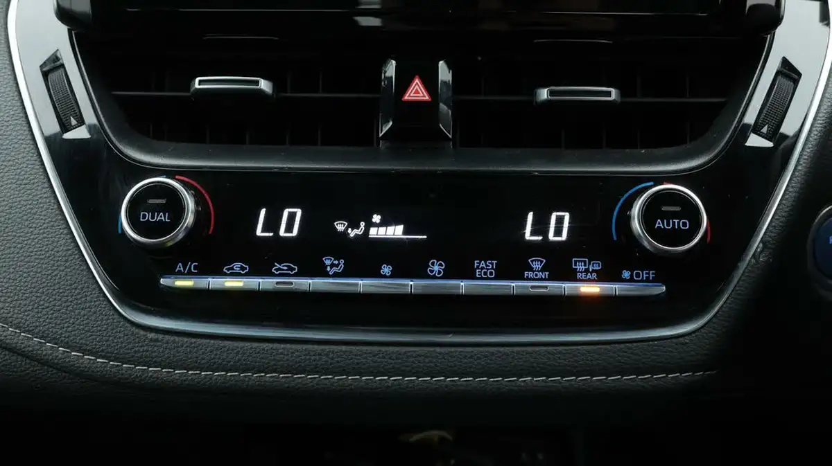 2022-toyota-corolla-18-vvt-i-icon-120bhp-trk-hatchback-5d-big-11