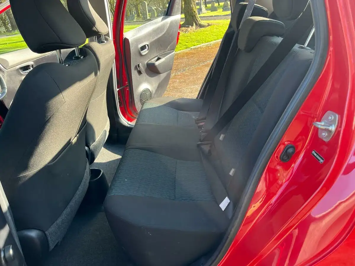 2012-toyota-yaris-10-tr-touch-go-5d-big-14