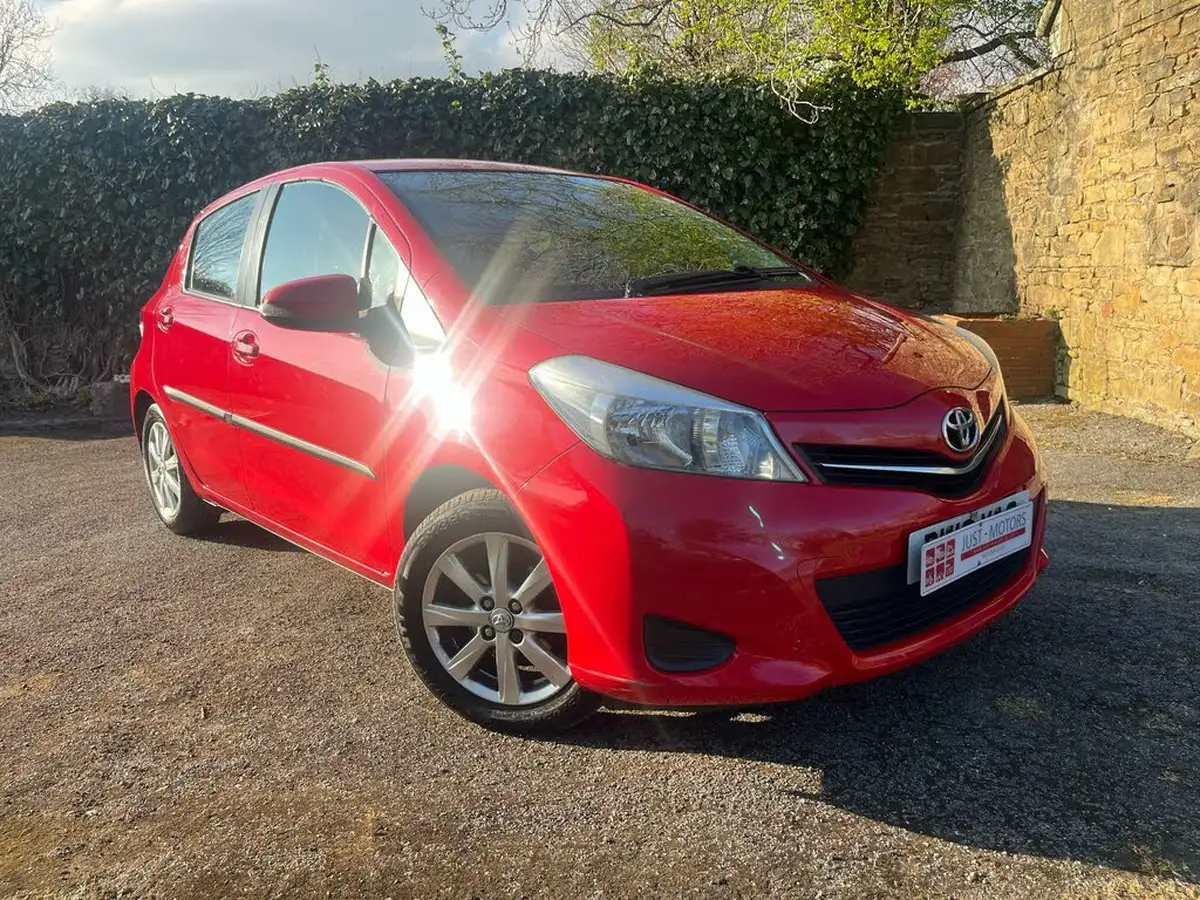 2012-toyota-yaris-10-tr-touch-go-5d-big-42