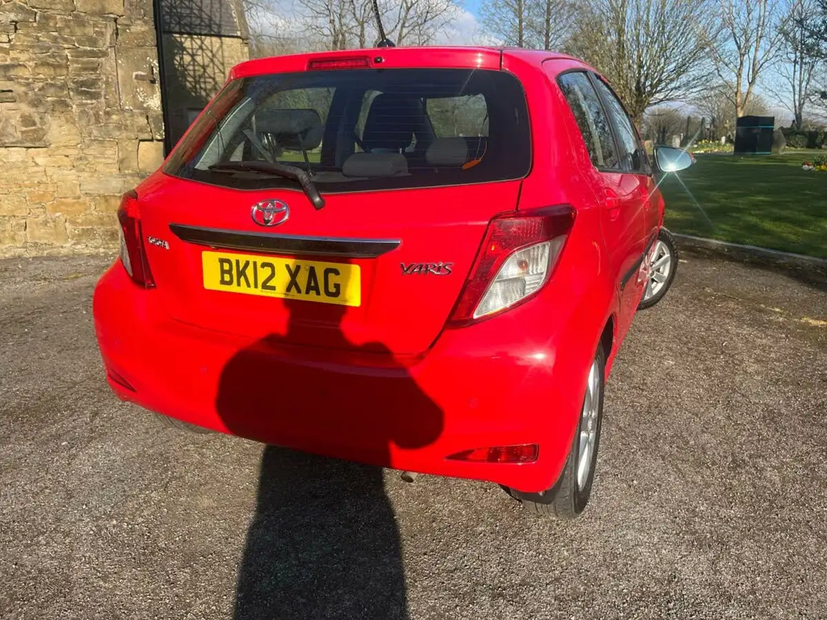 2012-toyota-yaris-10-tr-touch-go-5d-big-66