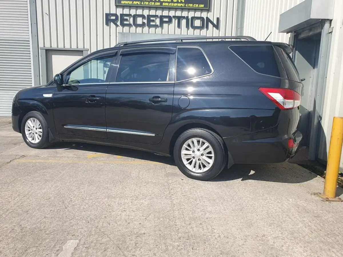 2017-kgm-ssangyong-turismo-22td-ex-big-3