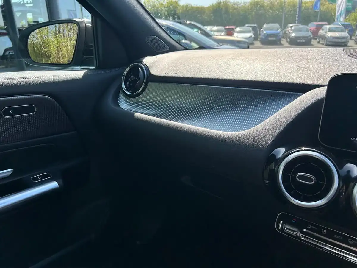 2021-mercedes-benz-gla-class-20d-gla-200d-sport-executive-big-29