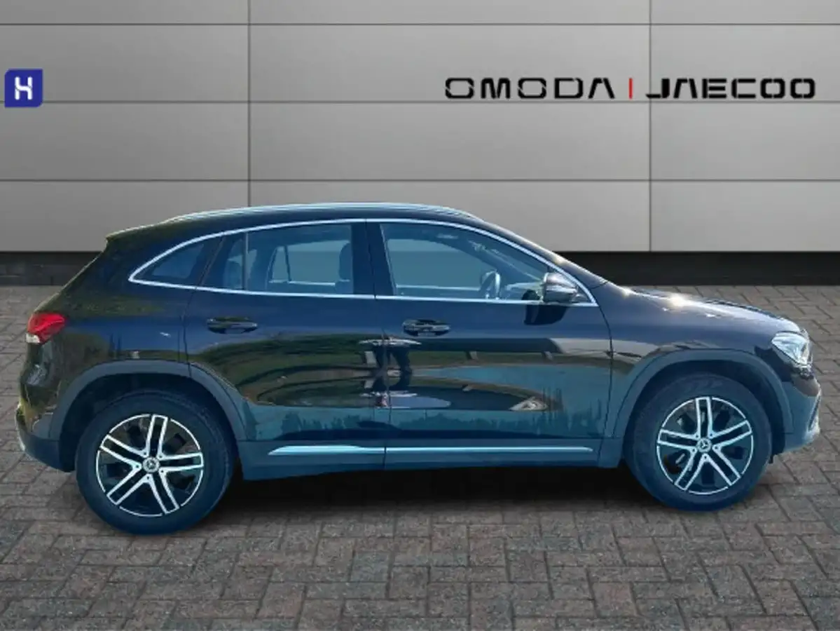 2021-mercedes-benz-gla-class-20d-gla-200d-sport-executive-big-5