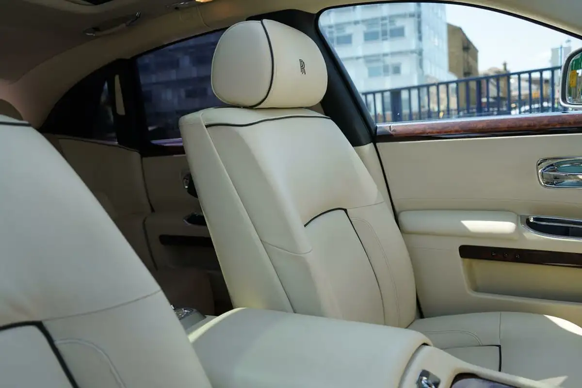 2011-rolls-royce-ghost-66-big-12