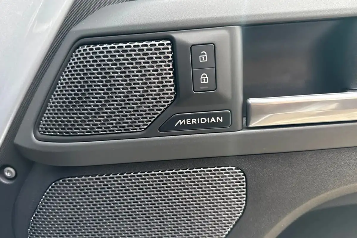 2023-land-rover-90-defender-30-d300-x-big-24