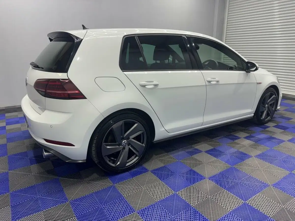 2018-volkswagen-golf-20-tsi-gti-5d-big-7