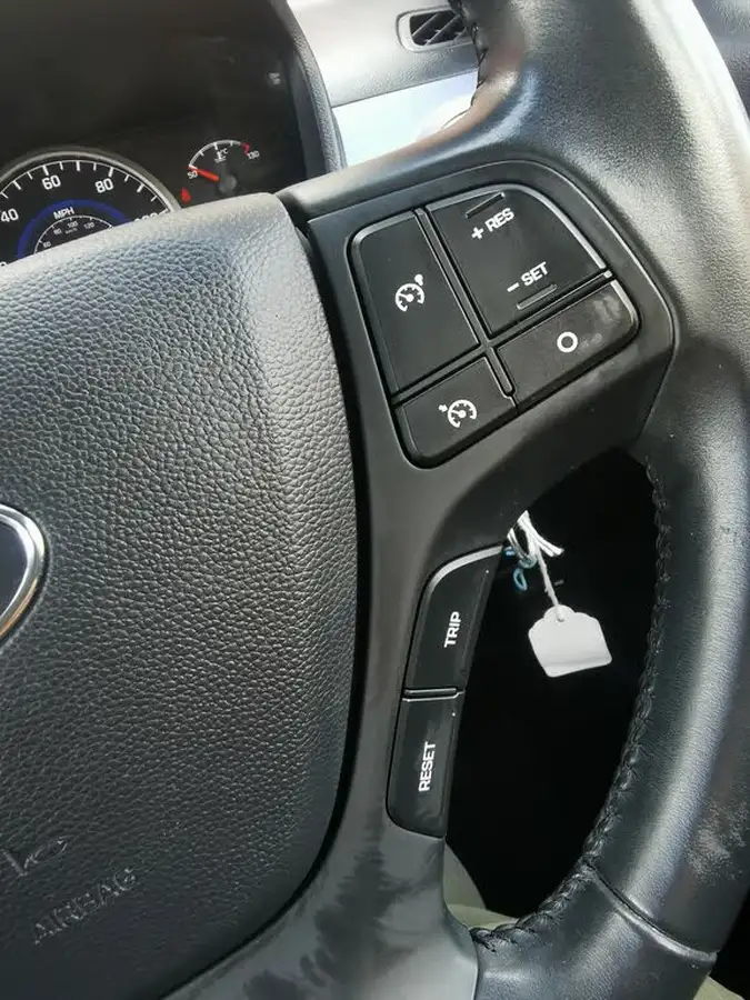 2015-hyundai-i10-10-premium-big-16