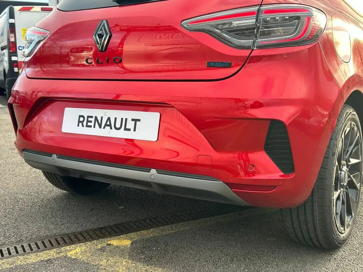 2025-renault-clio-16-esprit-alpine-big-16