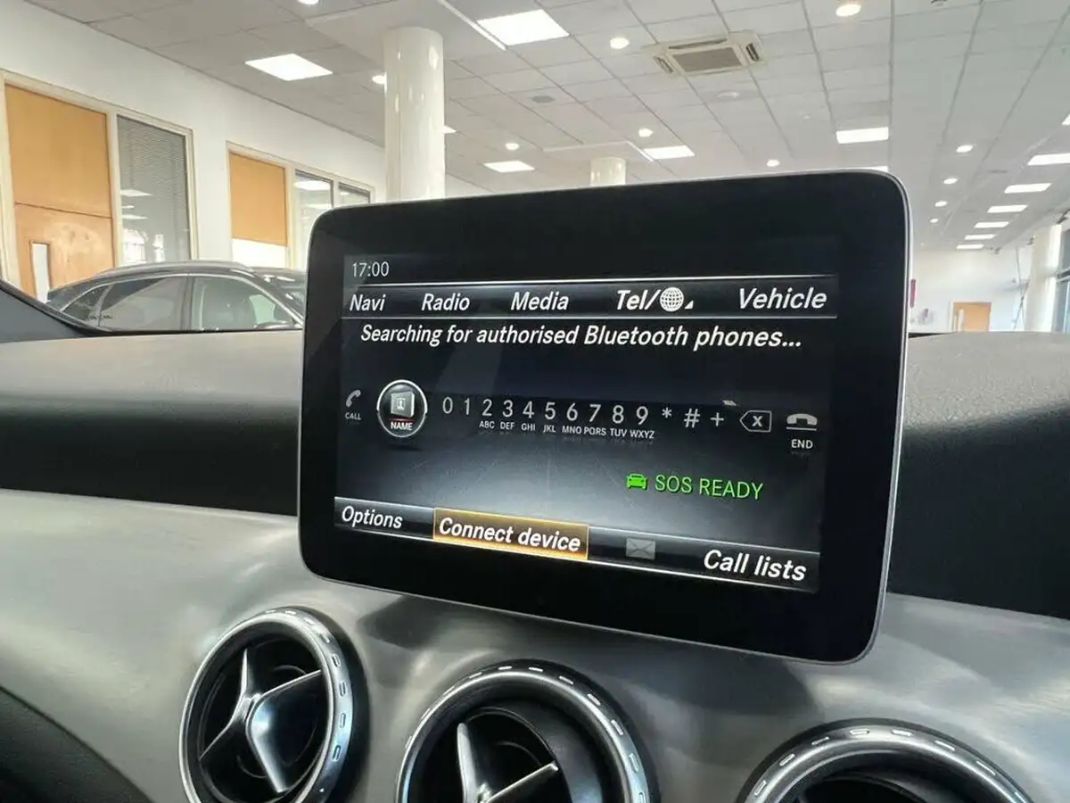 2016-mercedes-benz-gla-class-20-gla-250-amg-line-ss-7g-dct-big-10