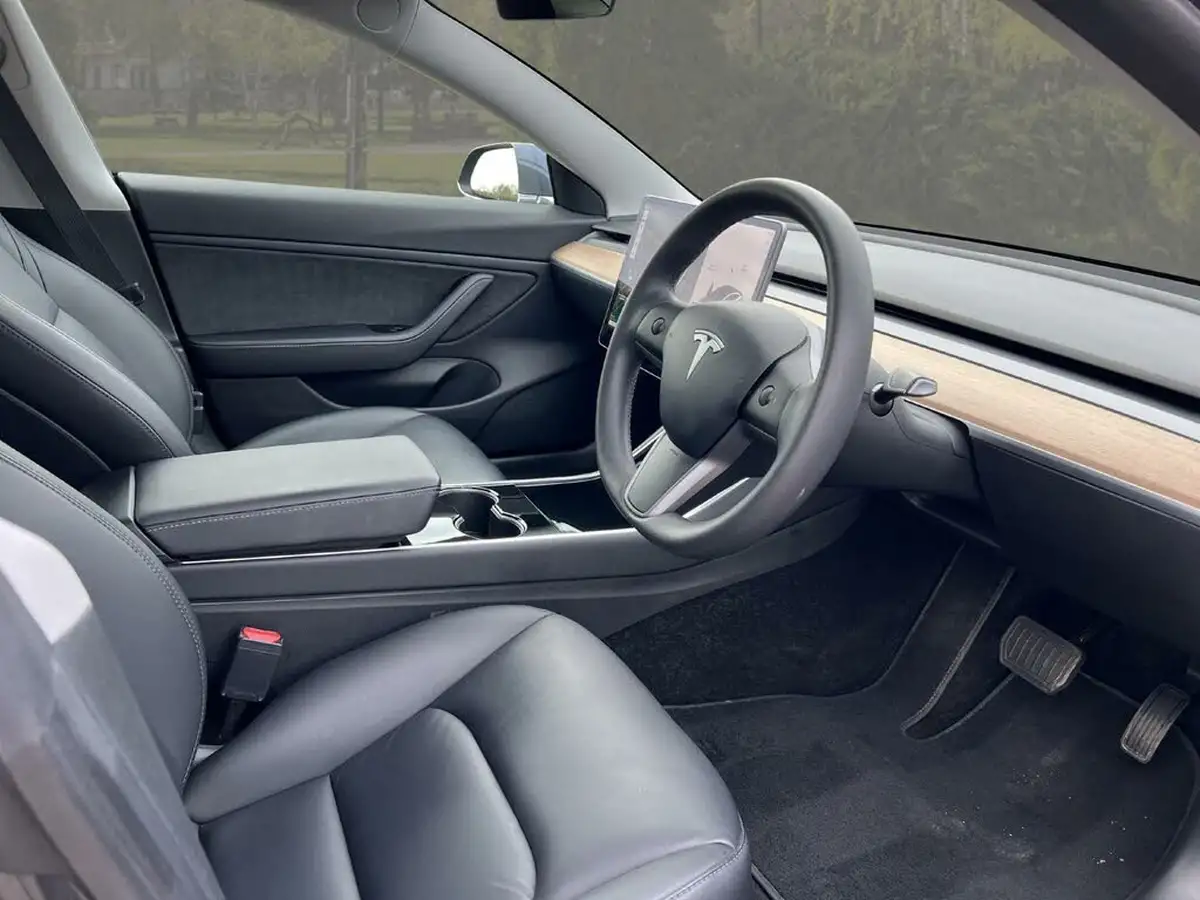 2020-tesla-model-3-e-long-range-big-8
