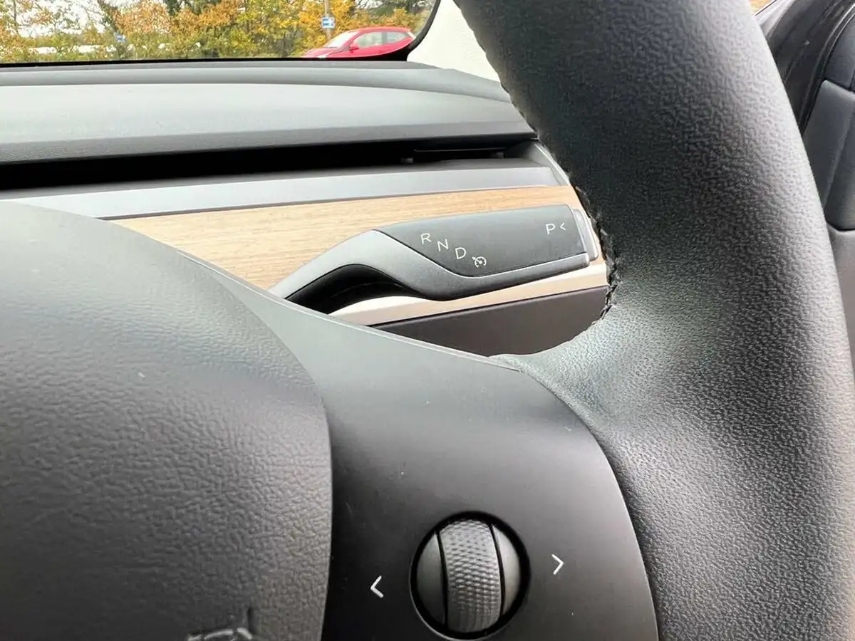 2020-tesla-model-3-e-long-range-big-32