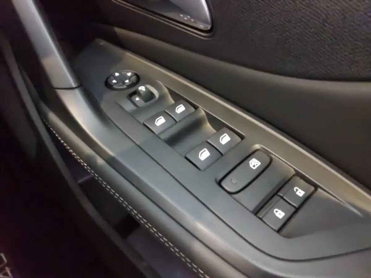 2023-peugeot-408-12-puretech-allure-premium-big-18