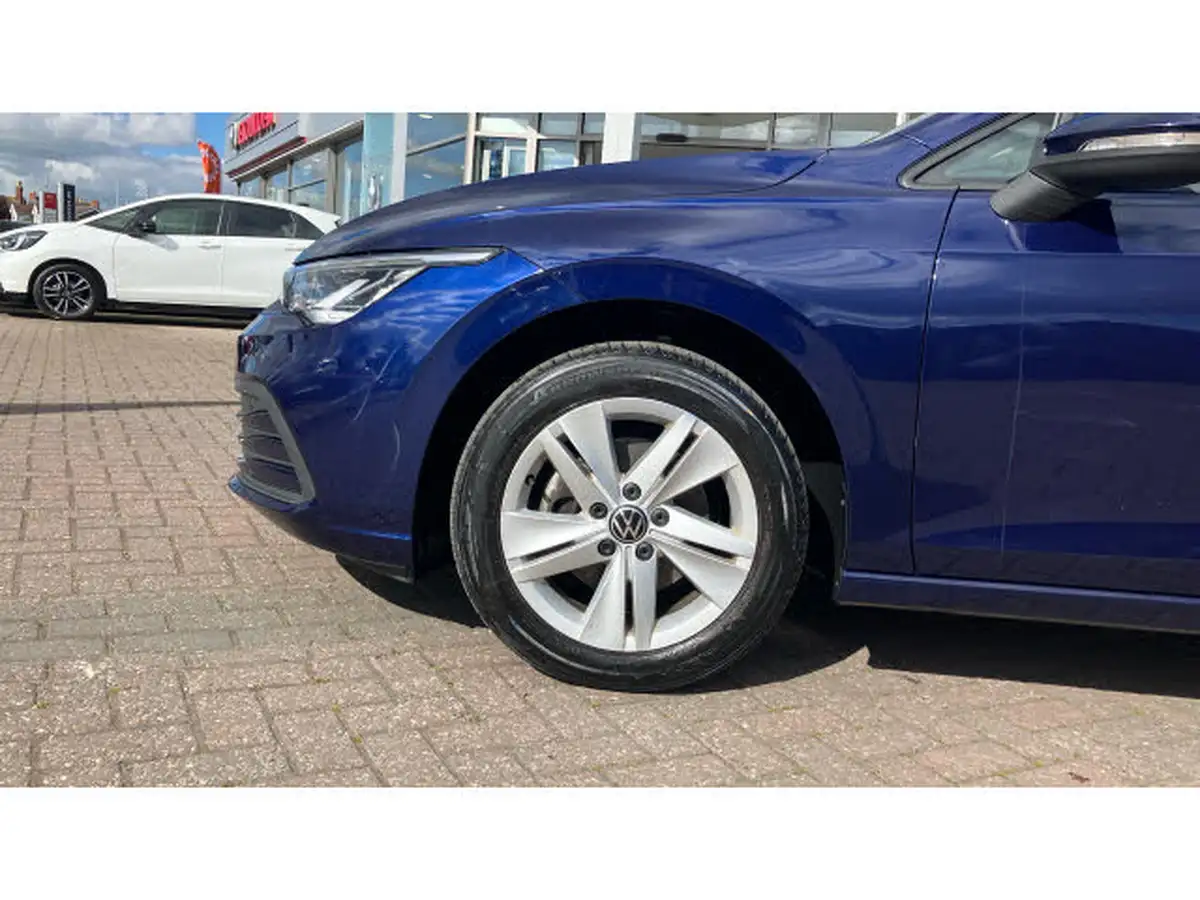 2022-volkswagen-golf-15-tsi-life-130ps-hatchback-big-22