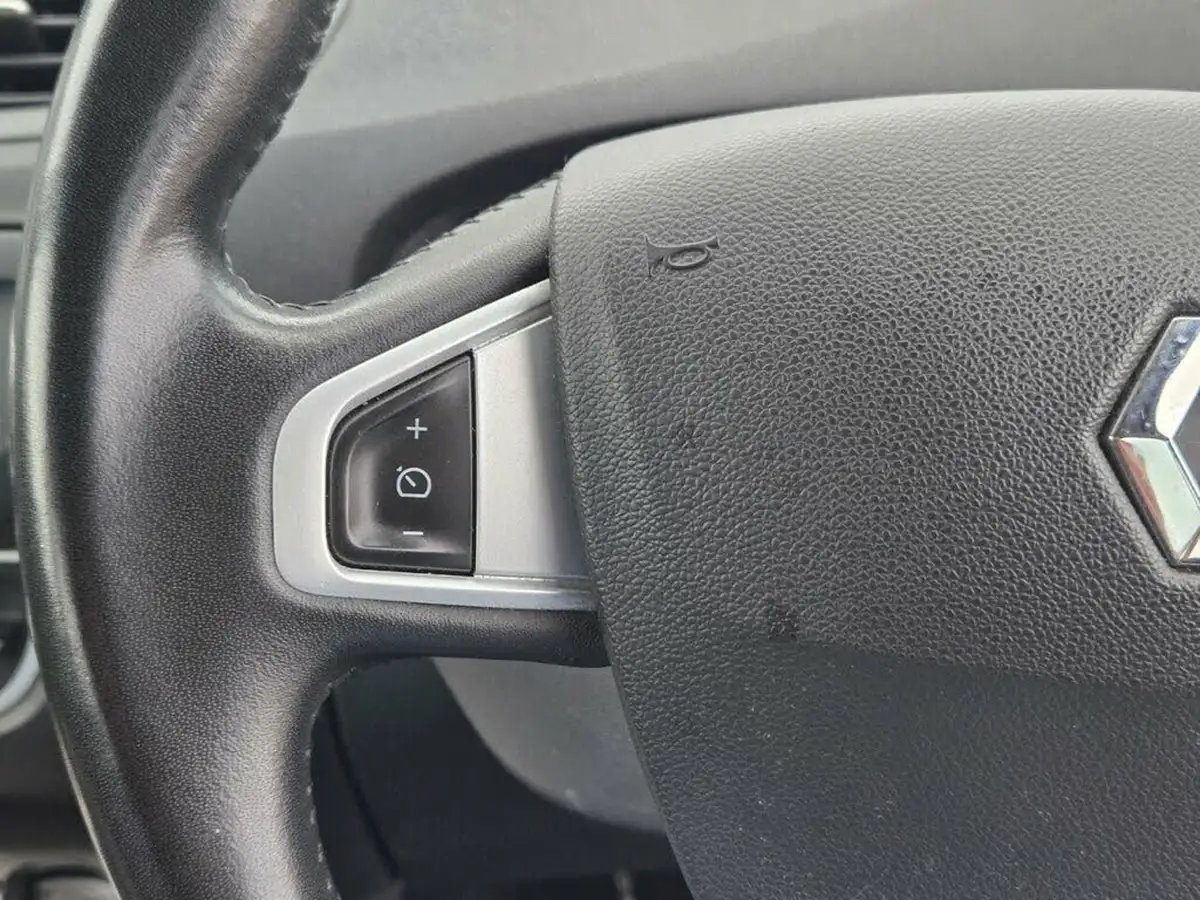 2014-renault-scenic-xmod-15dci-dynamique-tomtom-ss-big-9