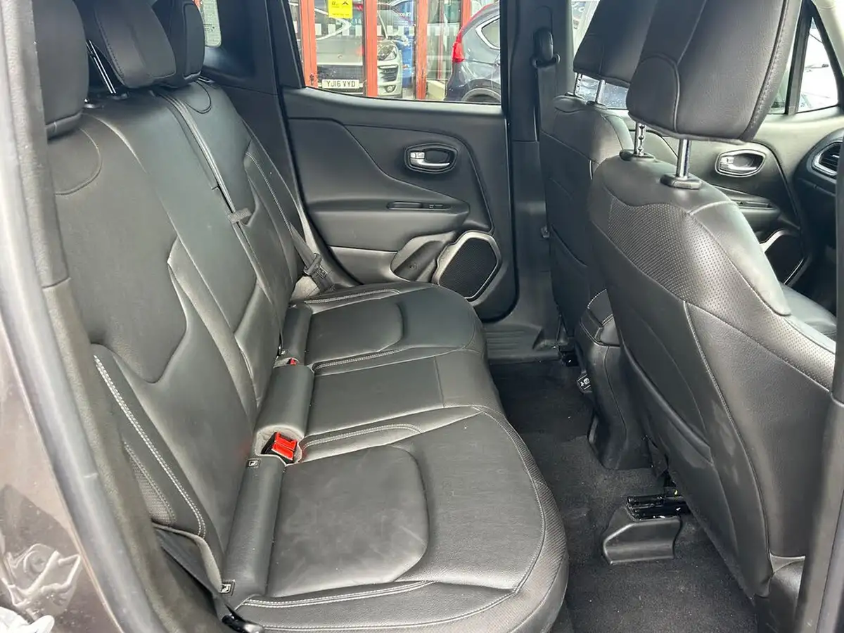 2019-jeep-renegade-10-gse-limited-big-16