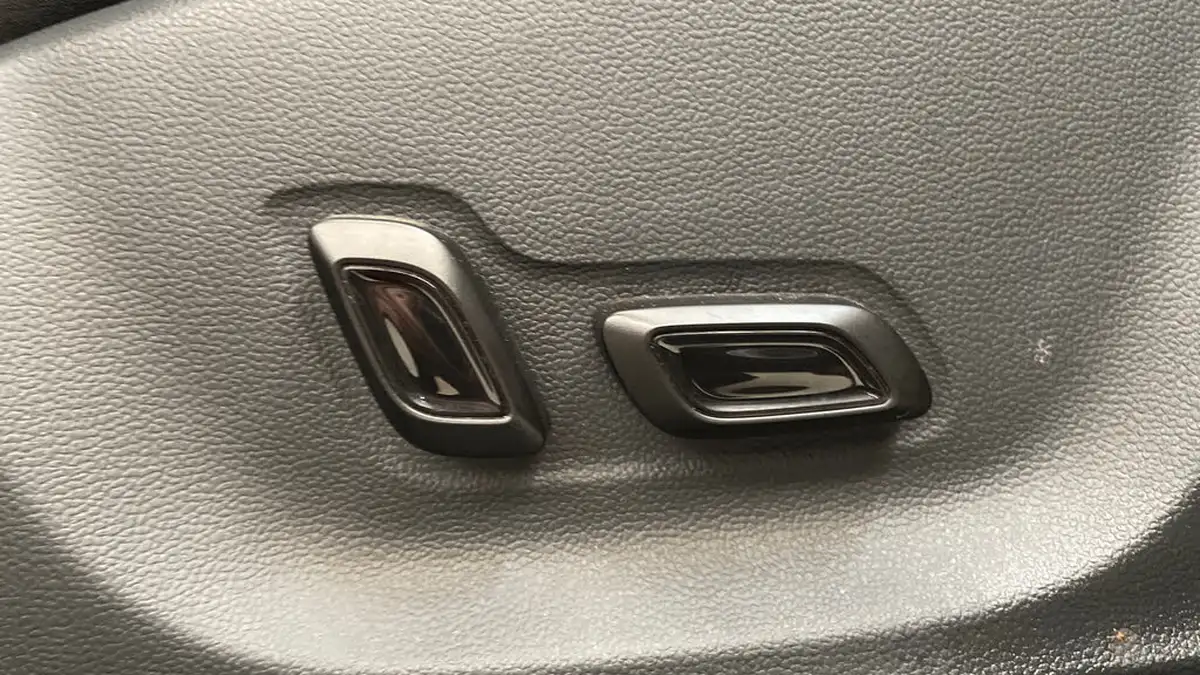 2023-mg-zs-suv-10t-gdi-exclusive-big-23