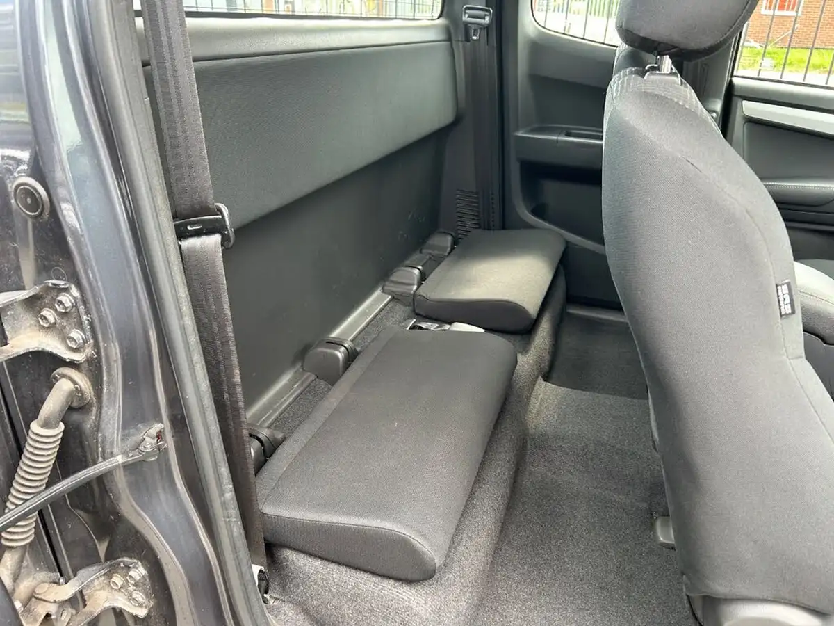 2017-isuzu-d-max-19td-yukon-double-pickup-big-29