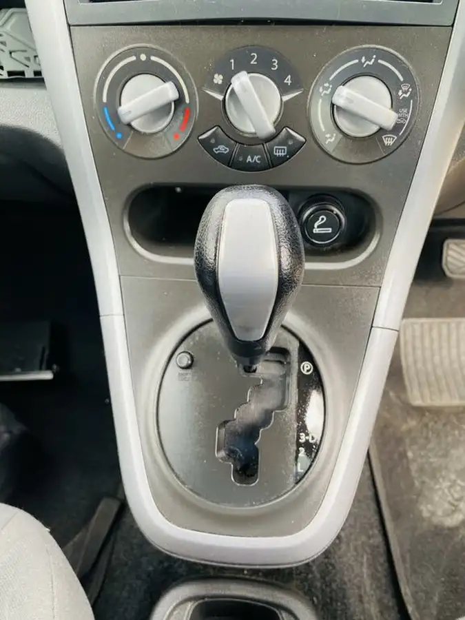 2009-suzuki-splash-12-gls-auto-big-10