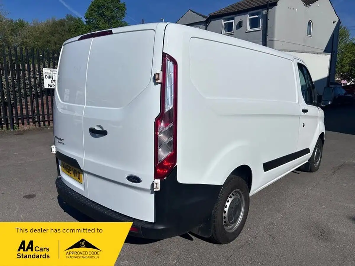 2018-ford-transit-custom-20tdci-300-l1h1-105pseu6-panel-van-big-2