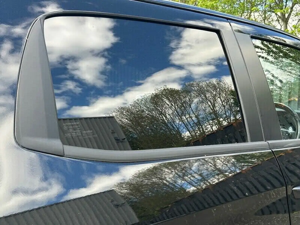 2023-isuzu-d-max-19td-v-cross-steel-edition-auto-big-9