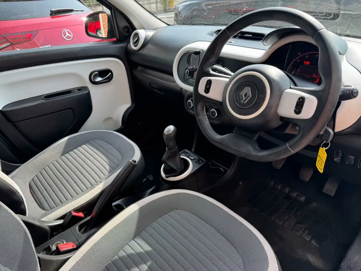 2015-renault-twingo-10-sce-play-big-25