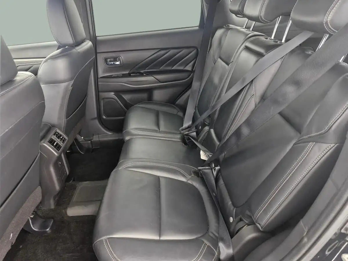 2021-mitsubishi-outlander-24-dynamic-phev-big-14