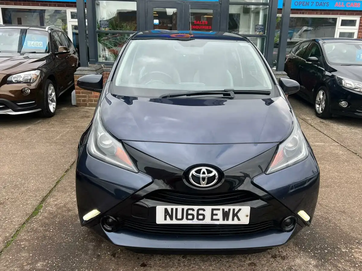 2016-toyota-aygo-10-vvt-i-x-play-68bhp-5d-big-16