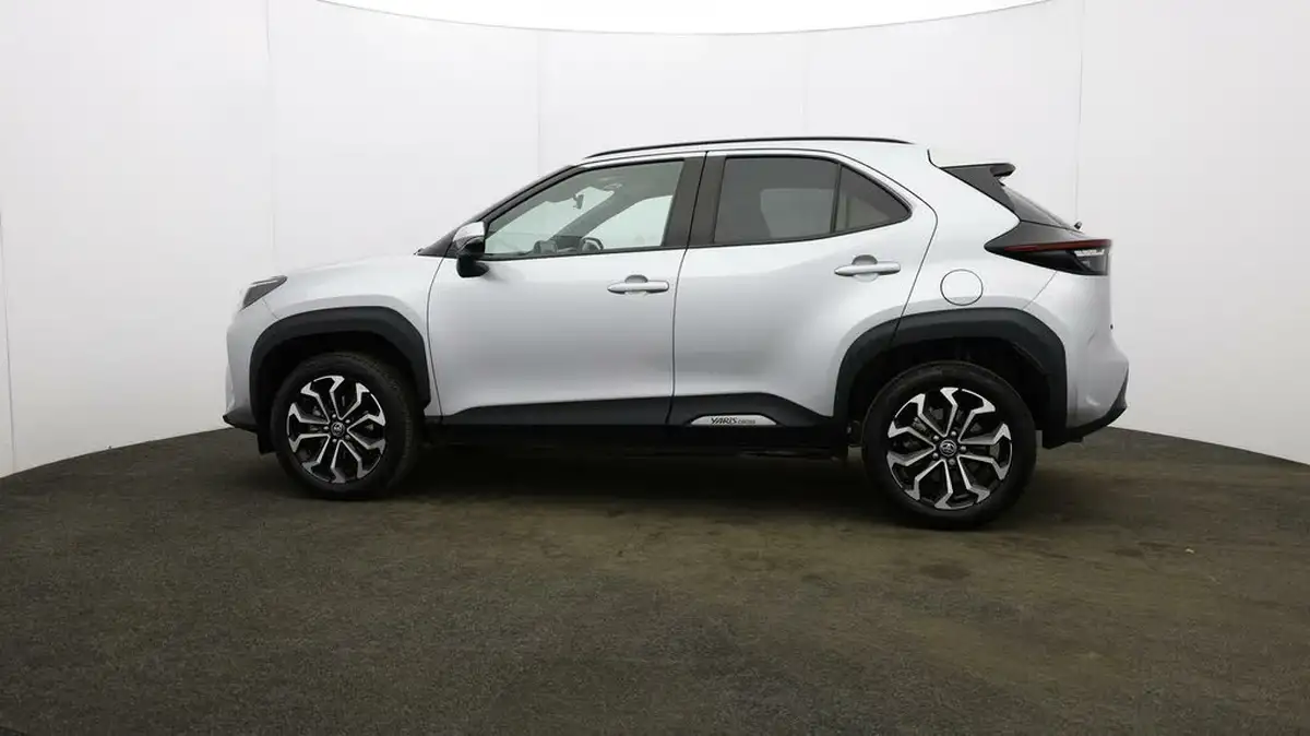 2024-toyota-yaris-cross-15-vvt-i-design-big-59