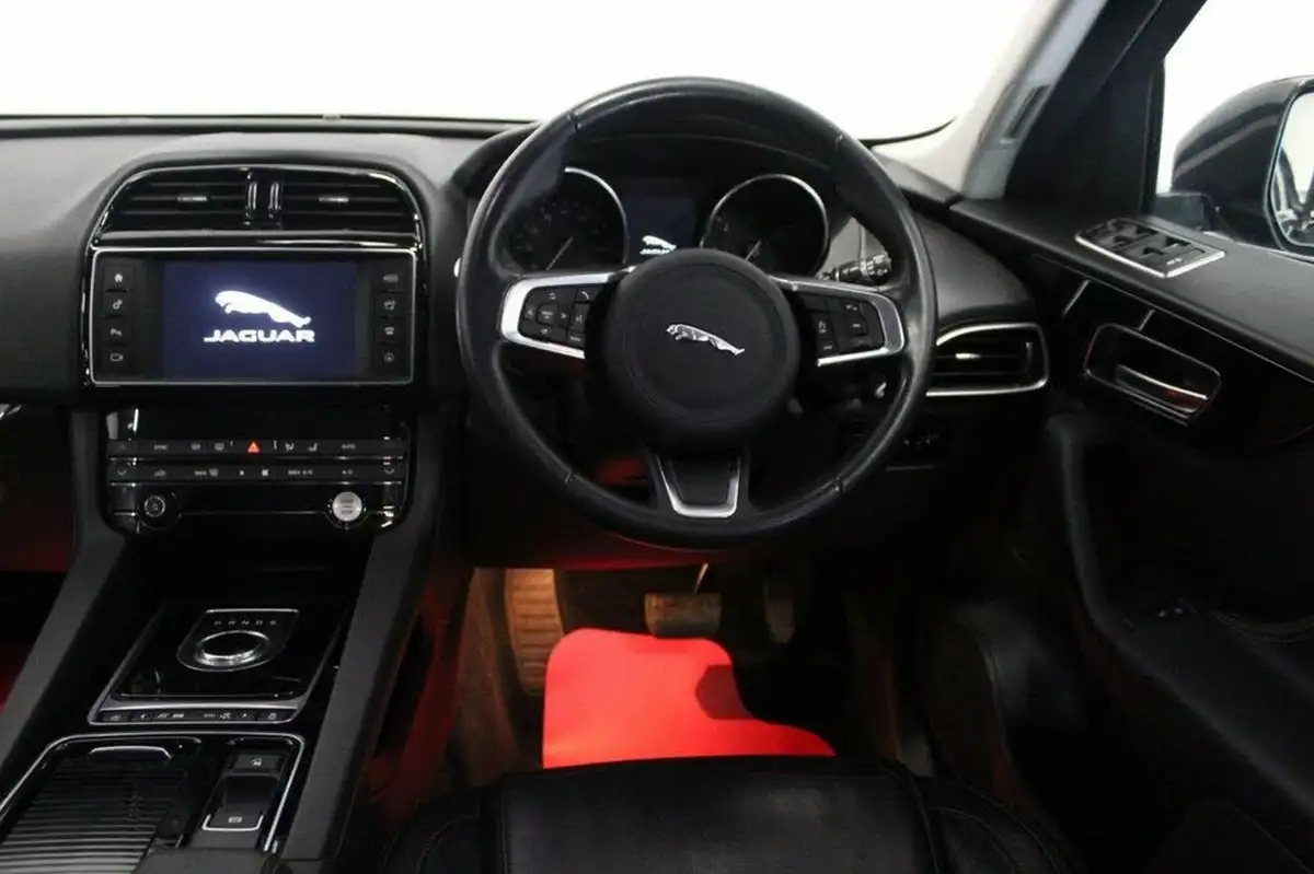 2017-jaguar-f-pace-20-i4d-prestige-180ps-awd-ss-auto-big-42