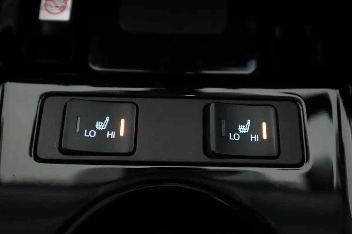 2019-toyota-prius-18-vvt-i-excel-cvt-big-19