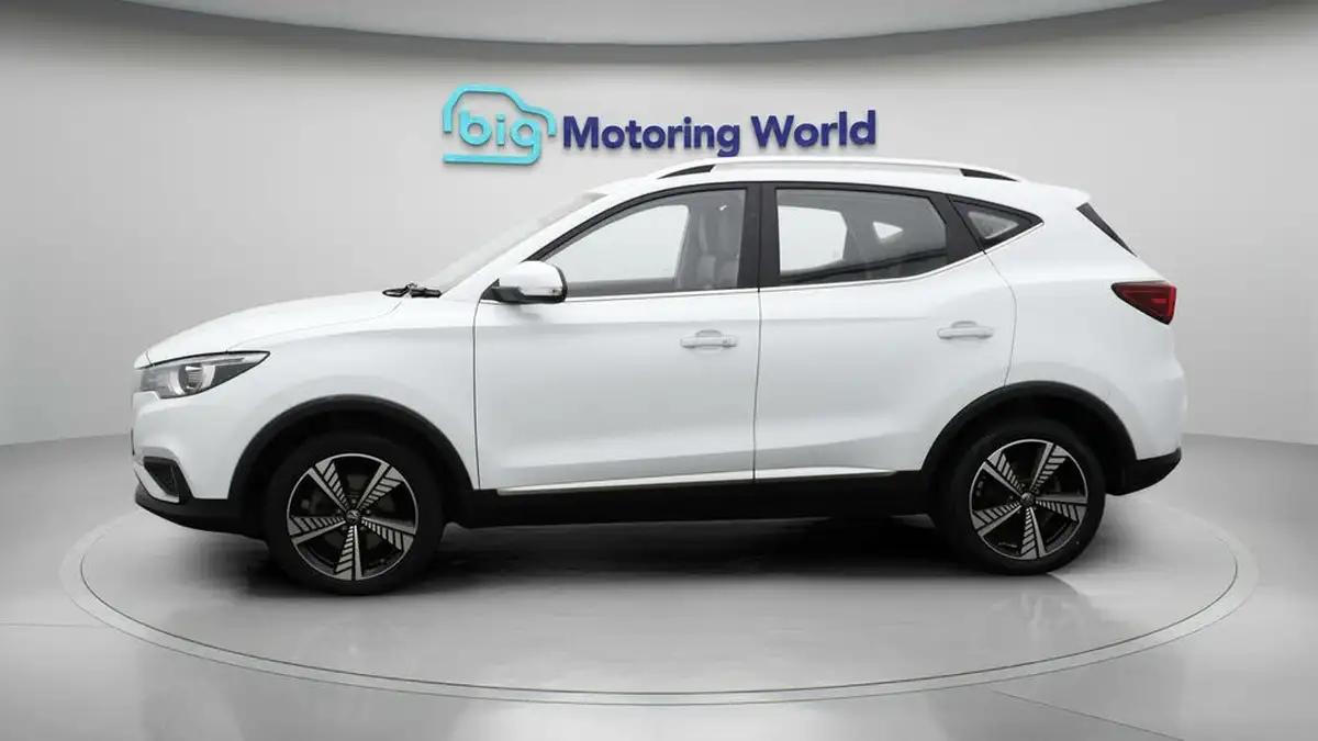 2021-mg-zs-suv-e-exclusive-ev-big-4