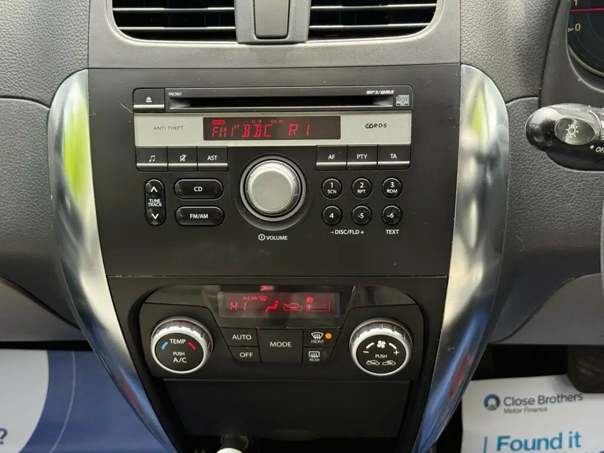 2013-suzuki-sx4-big-15