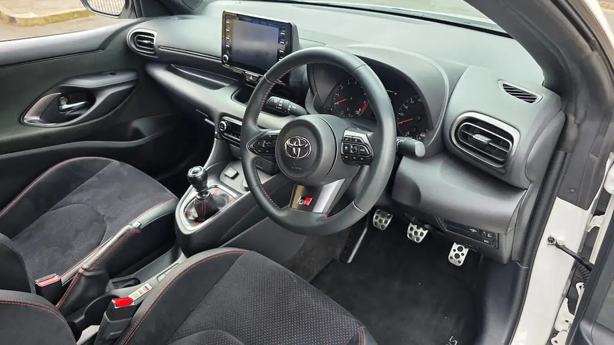 2021-toyota-yaris-16-gr-circuit-pack-big-16