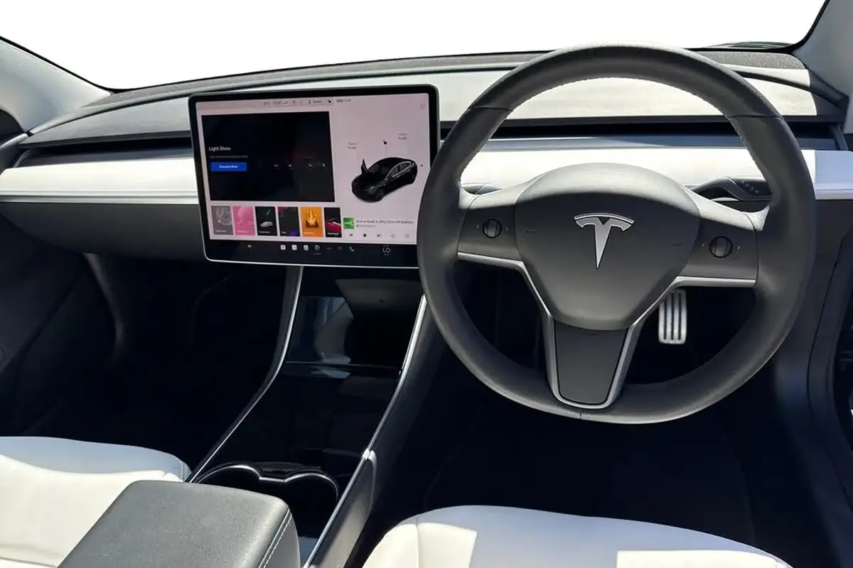 2020-tesla-model-3-e-performance-big-17