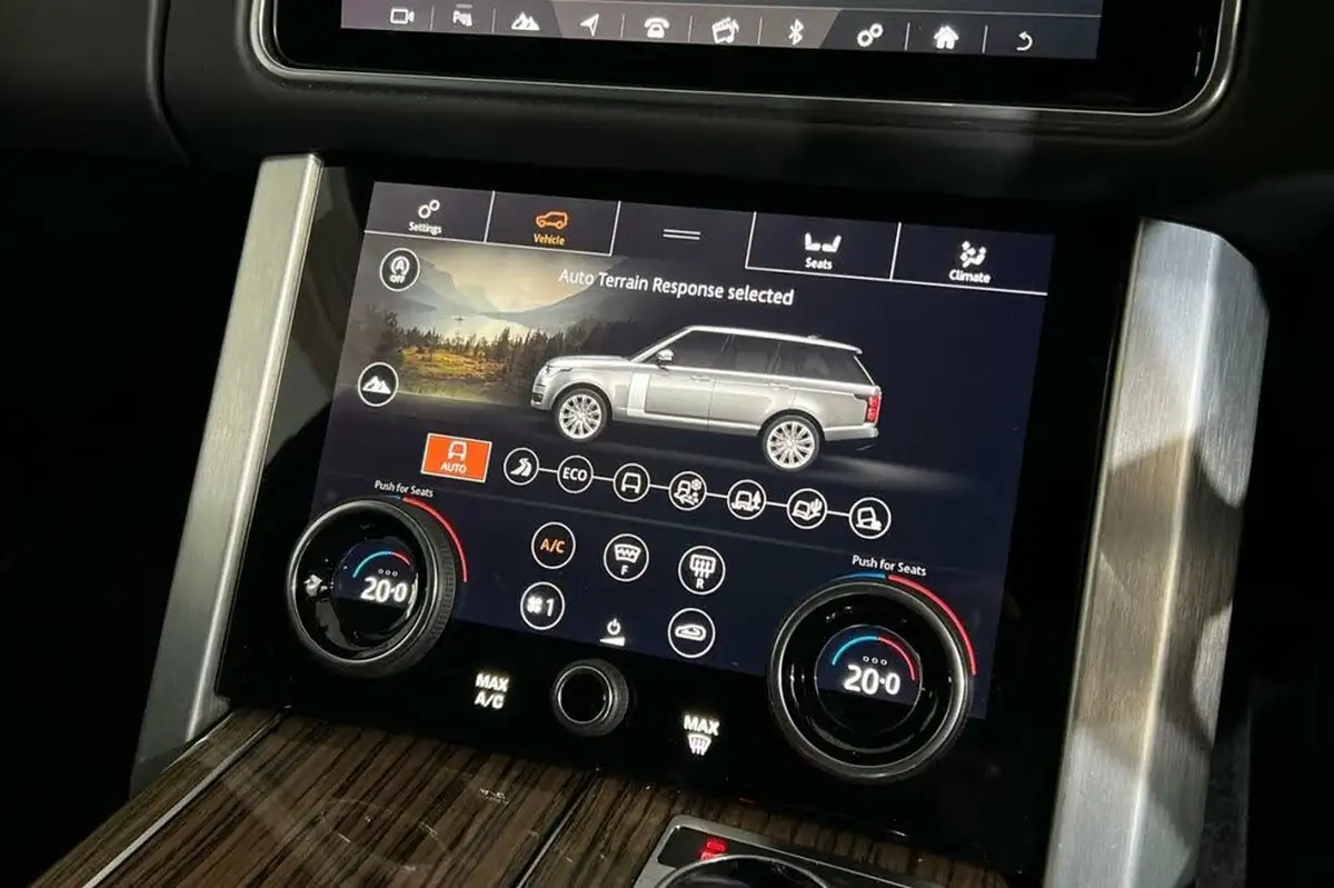 2019-land-rover-range-rover-20-p400e-vogue-big-32