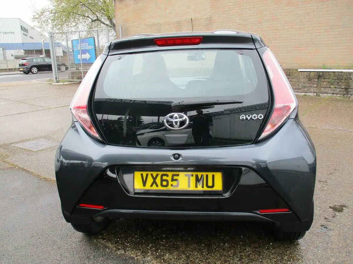 2015-toyota-aygo-10-vvt-i-x-pression-x-wave-x-shift-big-3