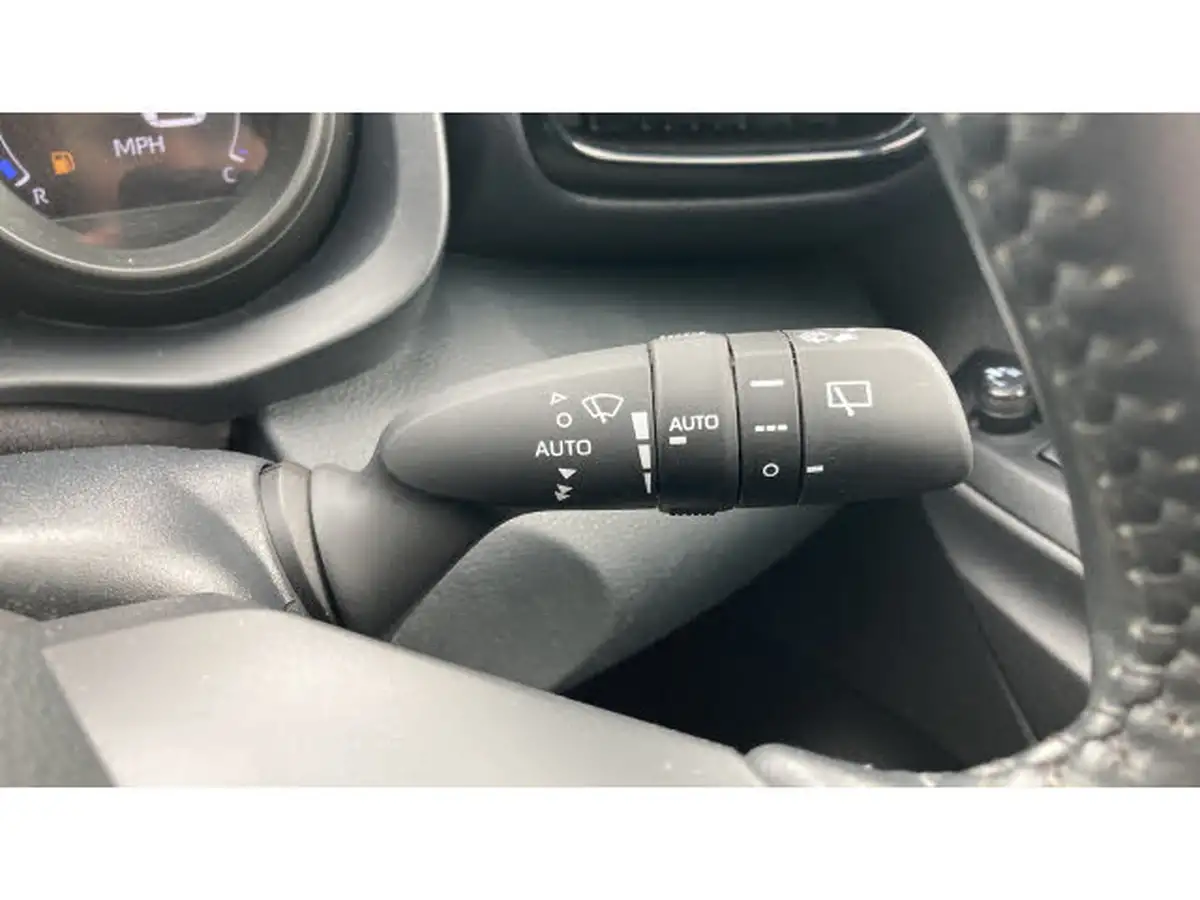 2022-toyota-yaris-15-vvt-i-design-big-22