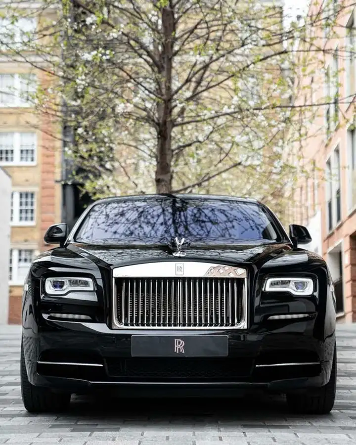 2021-rolls-royce-wraith-66-big-17
