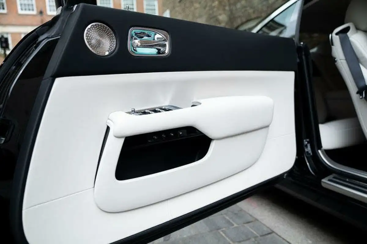 2021-rolls-royce-wraith-66-big-41