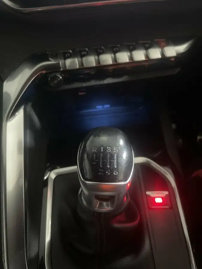 2018-peugeot-5008-suv-15-bluehdi-gt-line-big-21
