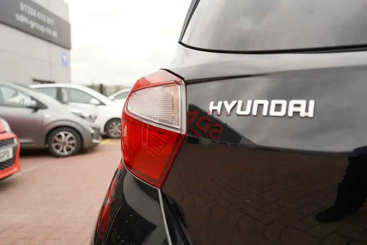 2023-hyundai-i10-10-premium-big-59
