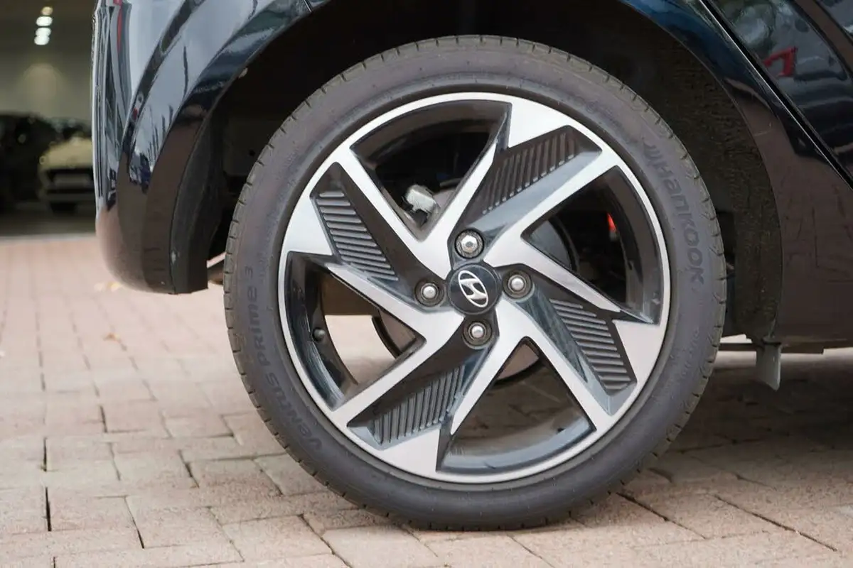 2023-hyundai-i10-10-premium-big-31
