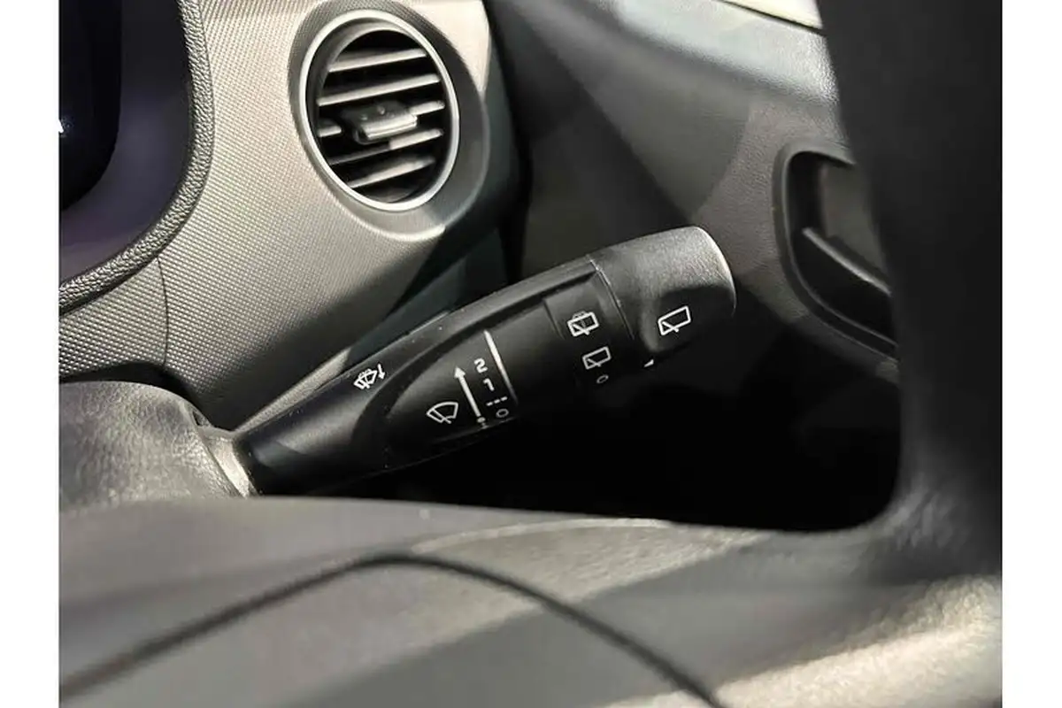 2017-hyundai-i10-10-se-big-32