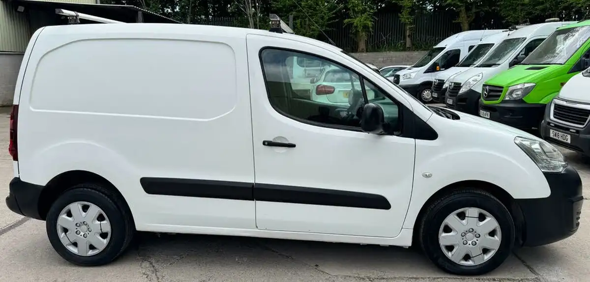 2015-peugeot-partner-16td-s-l1-92-850-panel-van-big-2
