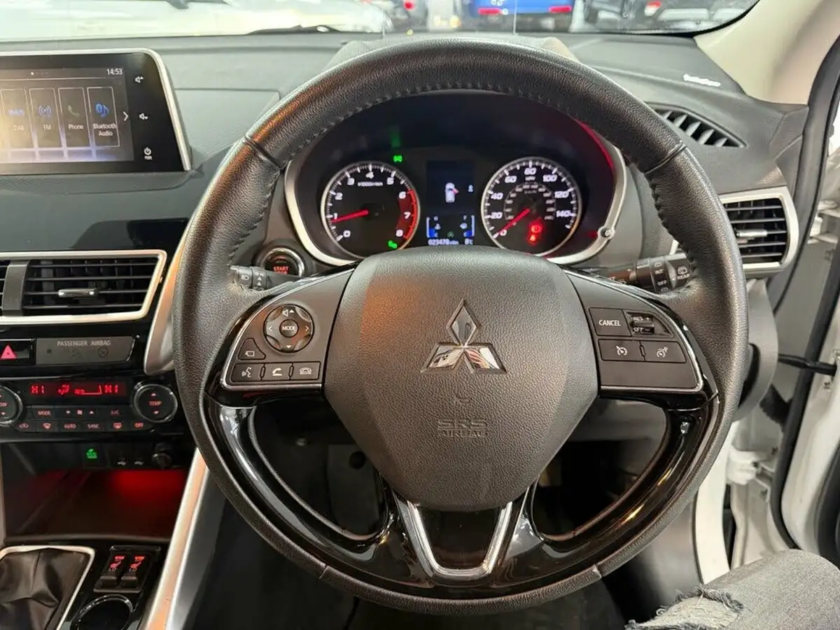 2019-mitsubishi-eclipse-cross-15-black-big-40